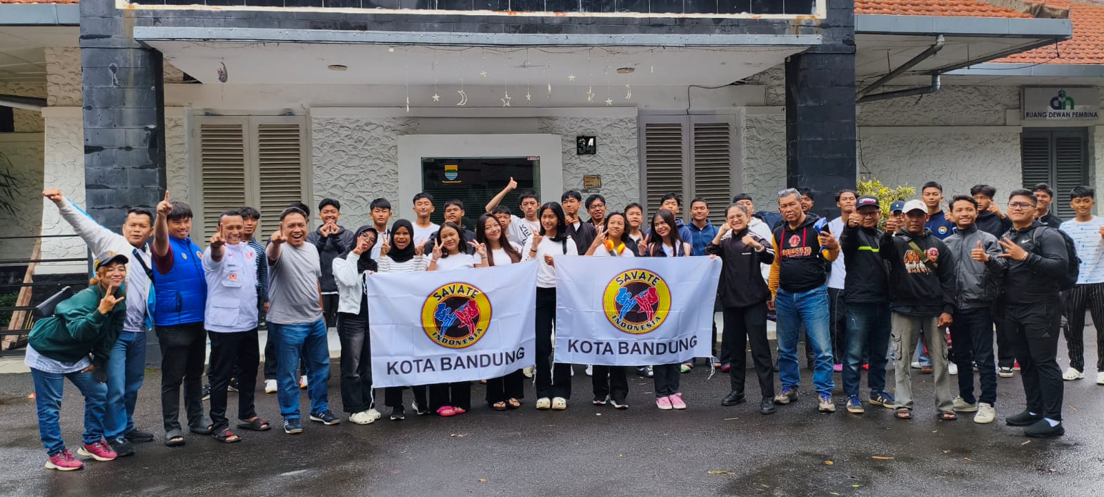 Keberangkatan Atlit dan Pelatih Savate Kota Bandung Untuk Mengikuti Kejurprov 1 Kota Bekasi 2026